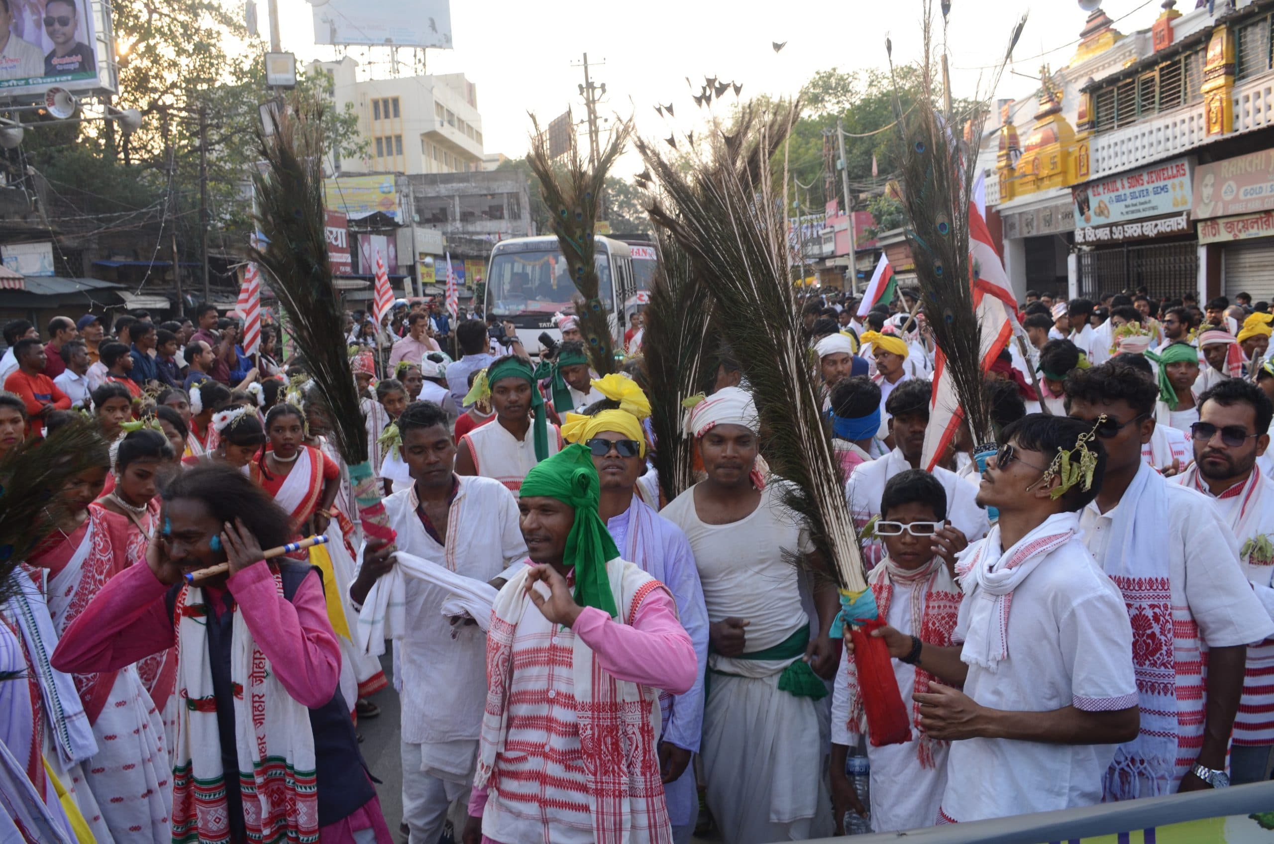 Ranchi News : सरहुलमय हुई रांची, लोगों में दिखा उत्साह