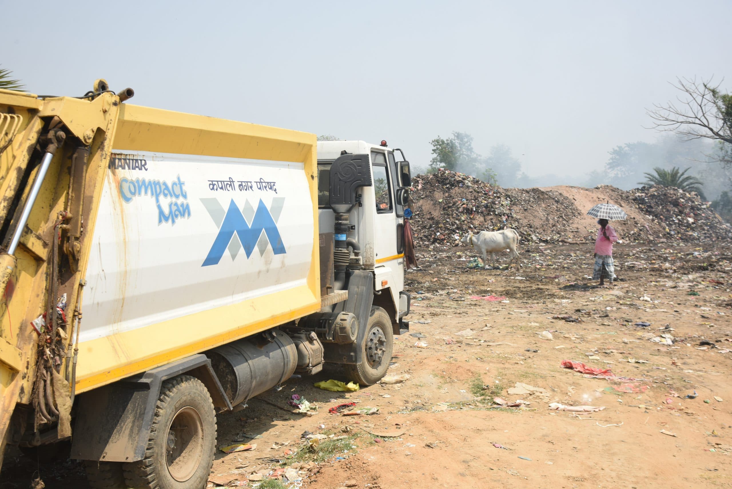 Jamshedpur News : सुवर्णरेखा नदी में डाला जा रहा कचरा, लगायी जा रही आग, पर्यावरण के लिए है खतरनाक