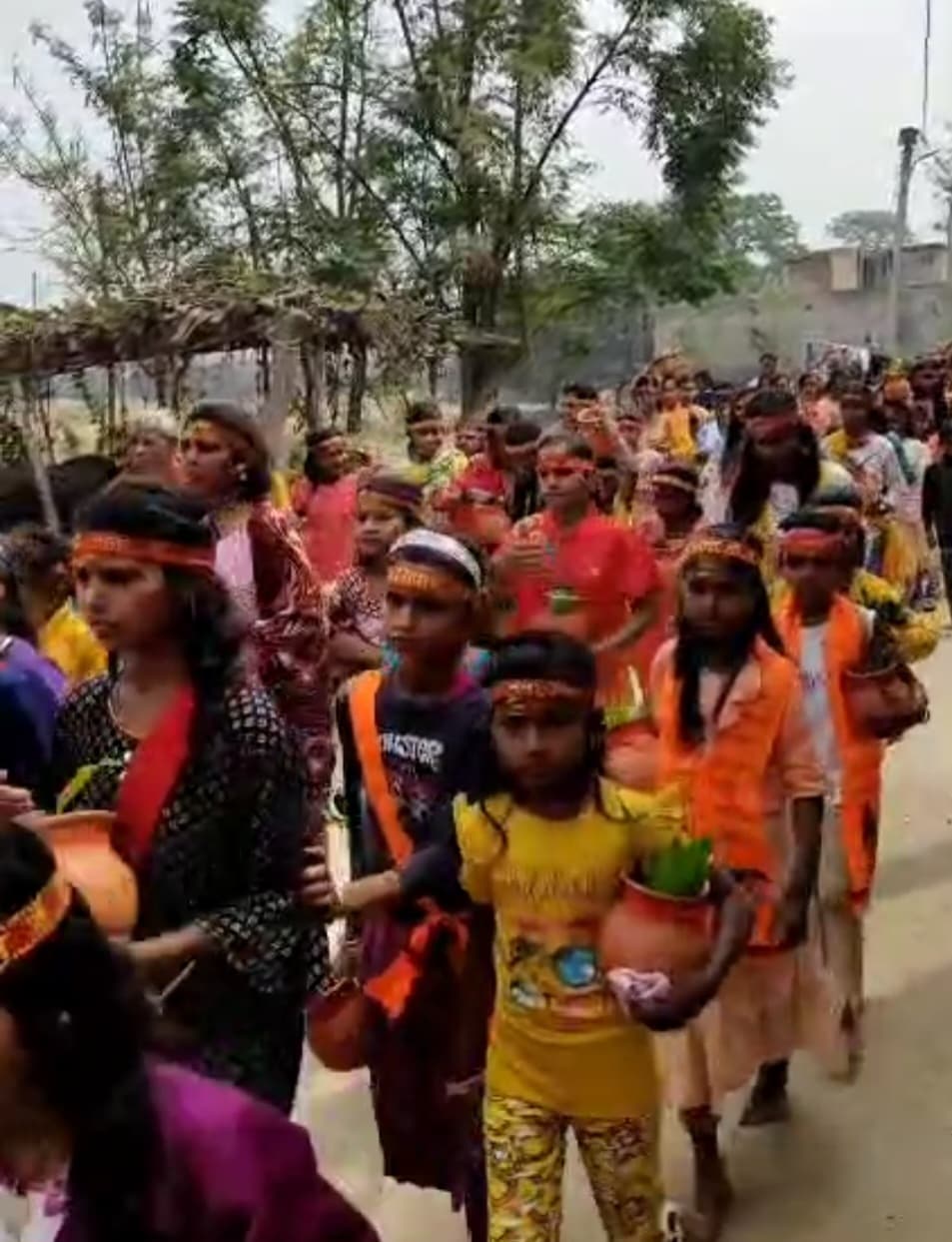 Motihari news : चार धाम मंदिर महाविष्णु यज्ञ को ले 551 कुंवारी कन्याओं ने निकाली कलशयात्रा