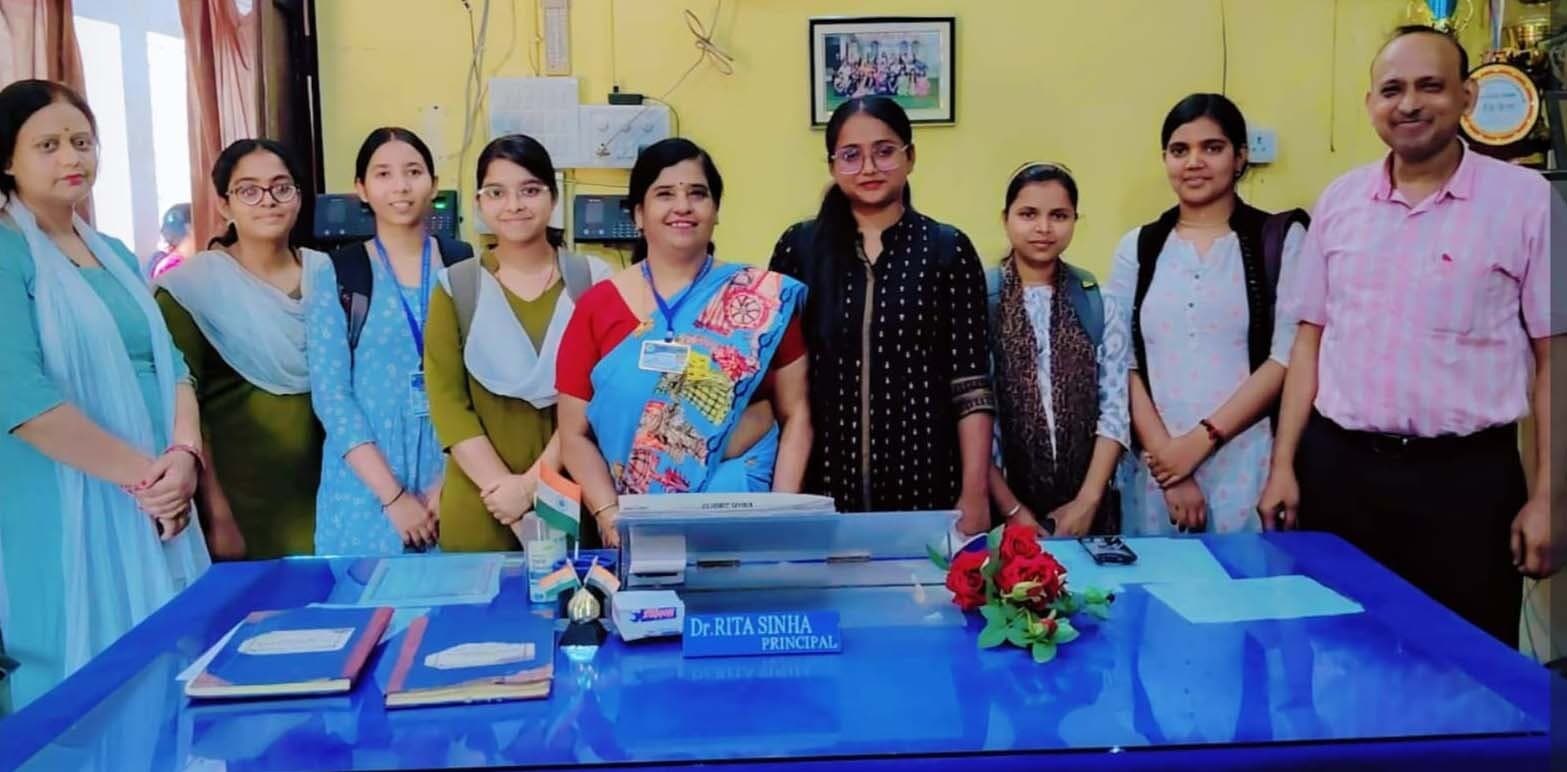 युवा संसद में शामिल हुई छात्राओं का पूर्णिया महिला महाविद्यालय में स्वागत