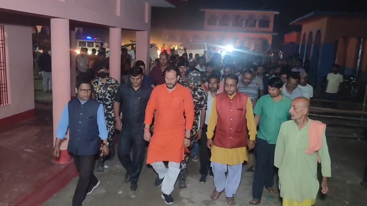 मंदिर में तोड़फोड़ की घटना पर मंत्री ने किया स्थल निरीक्षण, दोषियों पर होगी कड़ी कार्रवाई