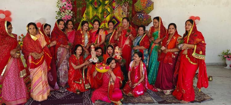 मारवाड़ी समाज की महिलाओं ने मनाया गणगौर का त्योहार