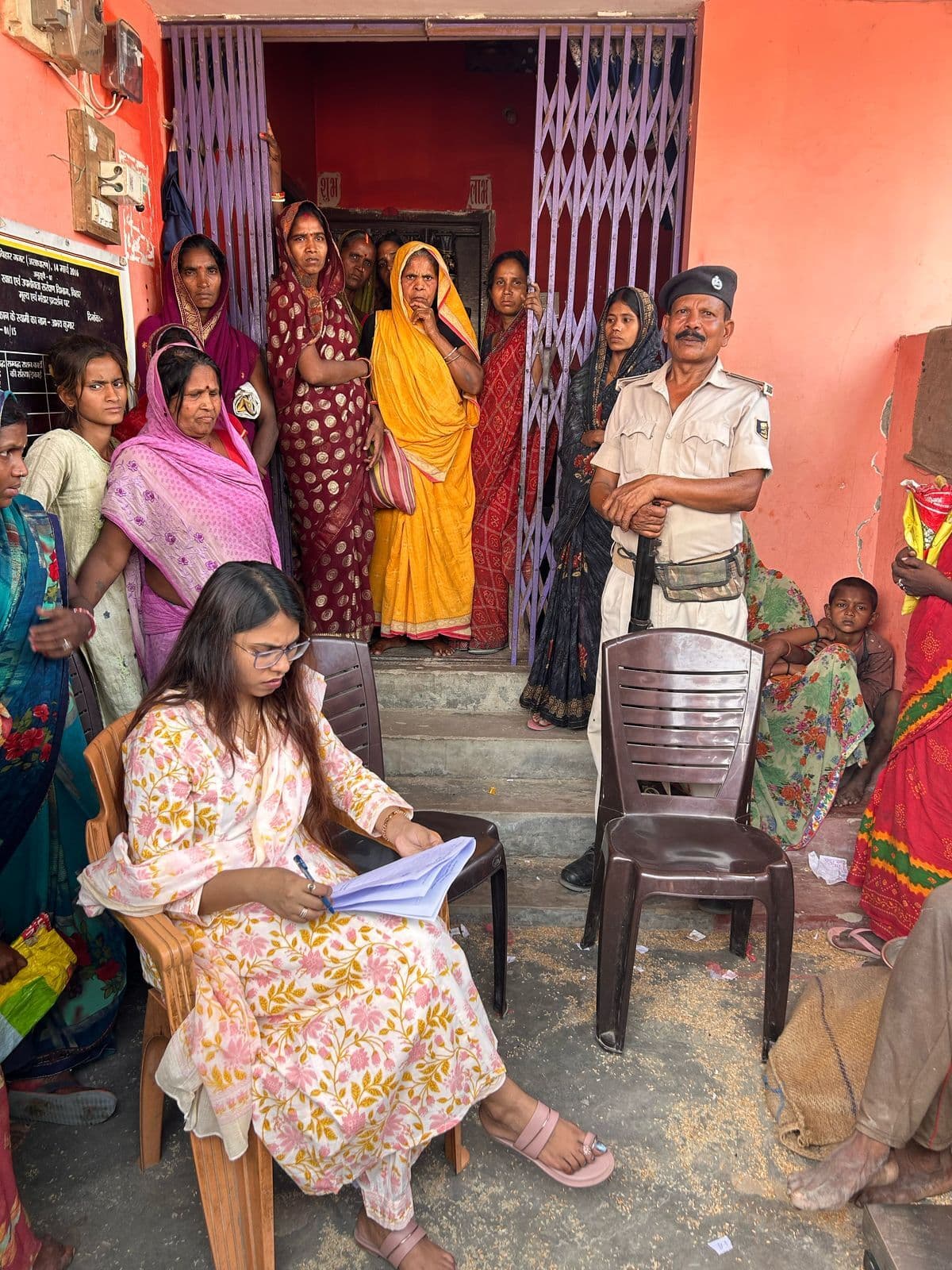 बीडीओ व सीओ ने किया निरीक्षण