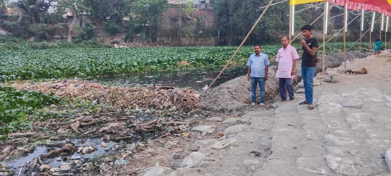 धोबी छठ घाट की सफाई की मांग