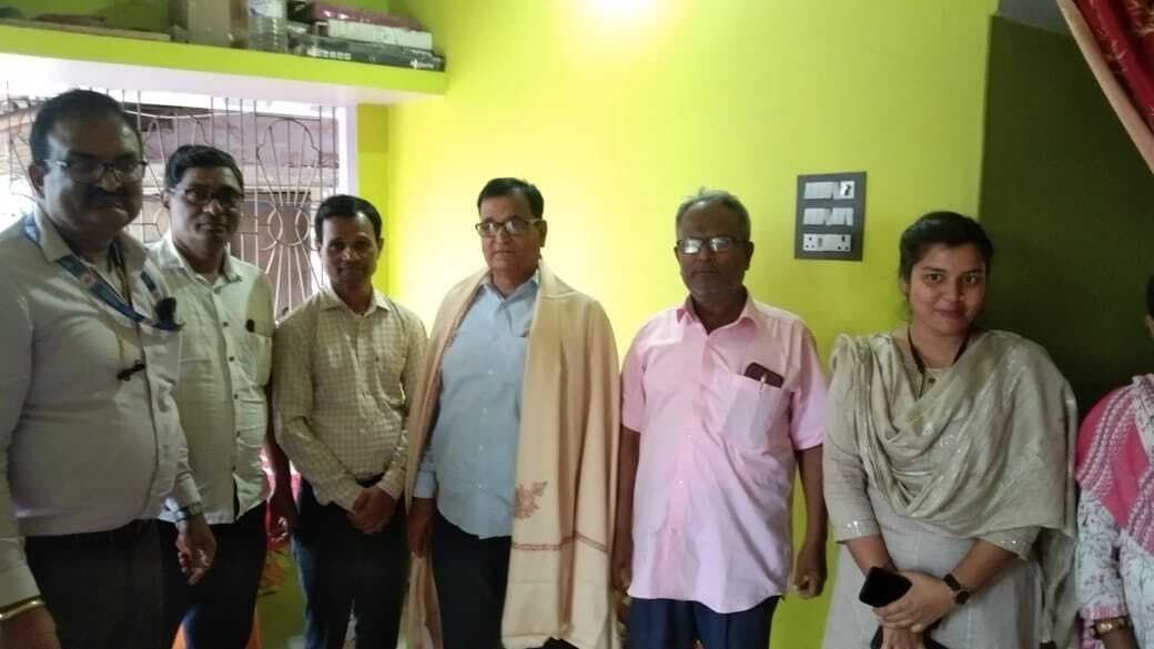 सेवानिवृत प्रधानाध्यापक को दी गयी विदाई