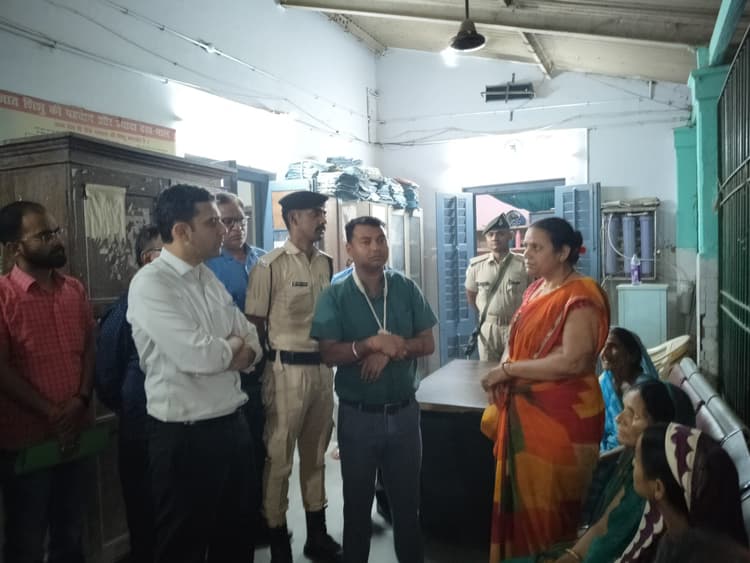 sitamarhi news: जनता को स्वास्थ्य सेवाएं देने में कोताही बर्दाश्त नहीं : डीएम