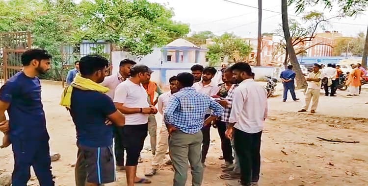 कुल्हड़िया स्टेशन के समीप ट्रेन से गिरकर छात्र की मौत