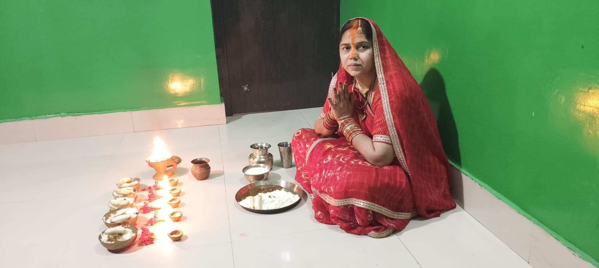Giridih News :नेम-निष्ठा के साथ व्रतियों ने पूजा कर खरना का प्रसाद ग्रहण किया