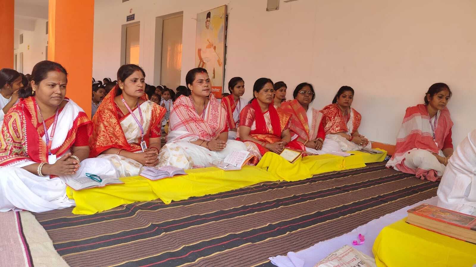 श्री हनुमान चालीसा पाठ के साथ नये सत्र का शुभारंभ