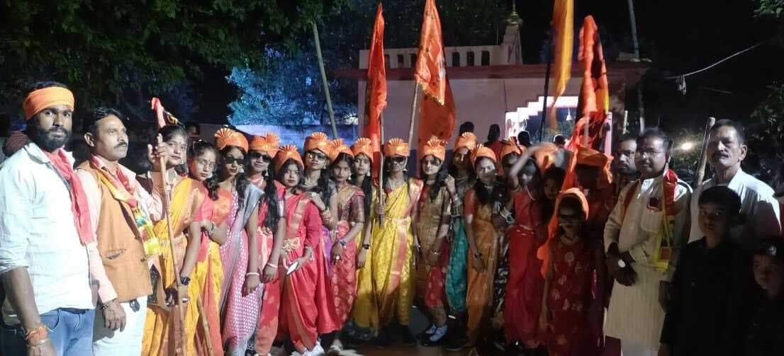 श्रीराम जन्मोत्सव पर दुर्गा वाहिनी की महिलाओं ने निकाली झांकी