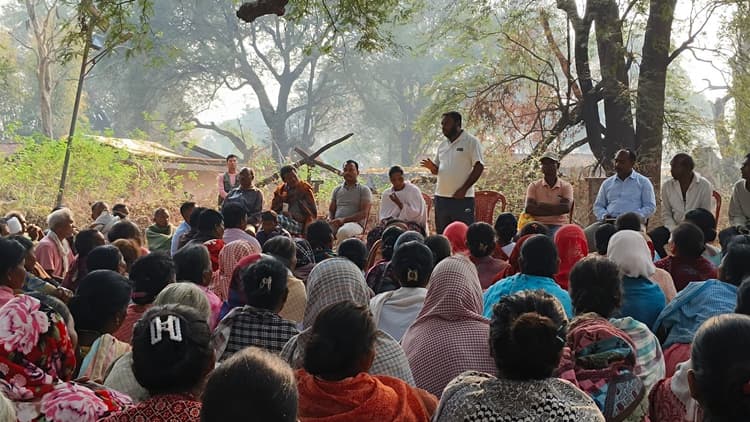 कम खाकर भी बच्चे को शिक्षा के क्षेत्र में बढ़ाएं आगे : विधायक