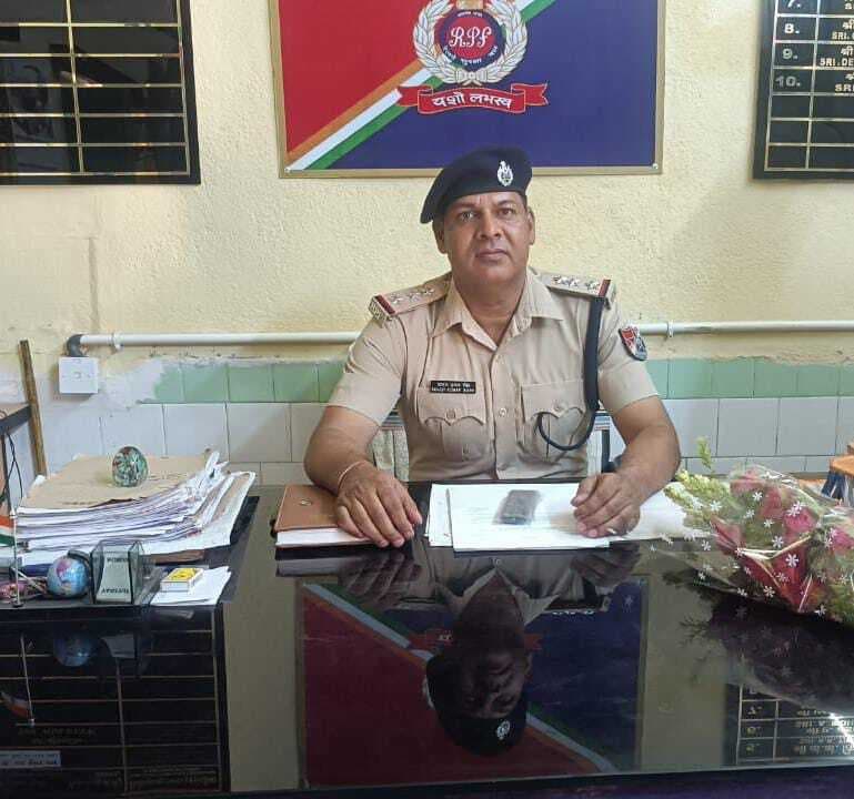 आरपीएफ के नवनियुक्त इंस्पेक्टर ने दिया योगदान