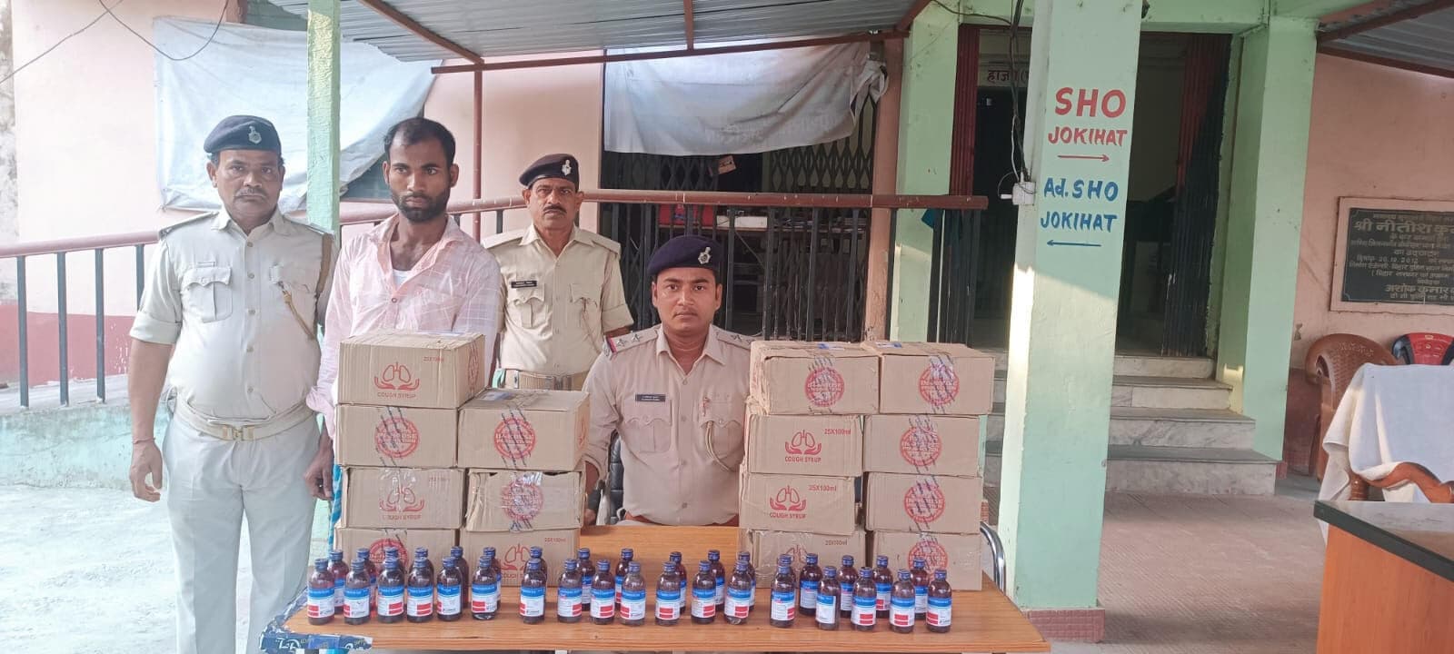 414 बोतल कफ सीरप के साथ तस्कर गिरफ्तार