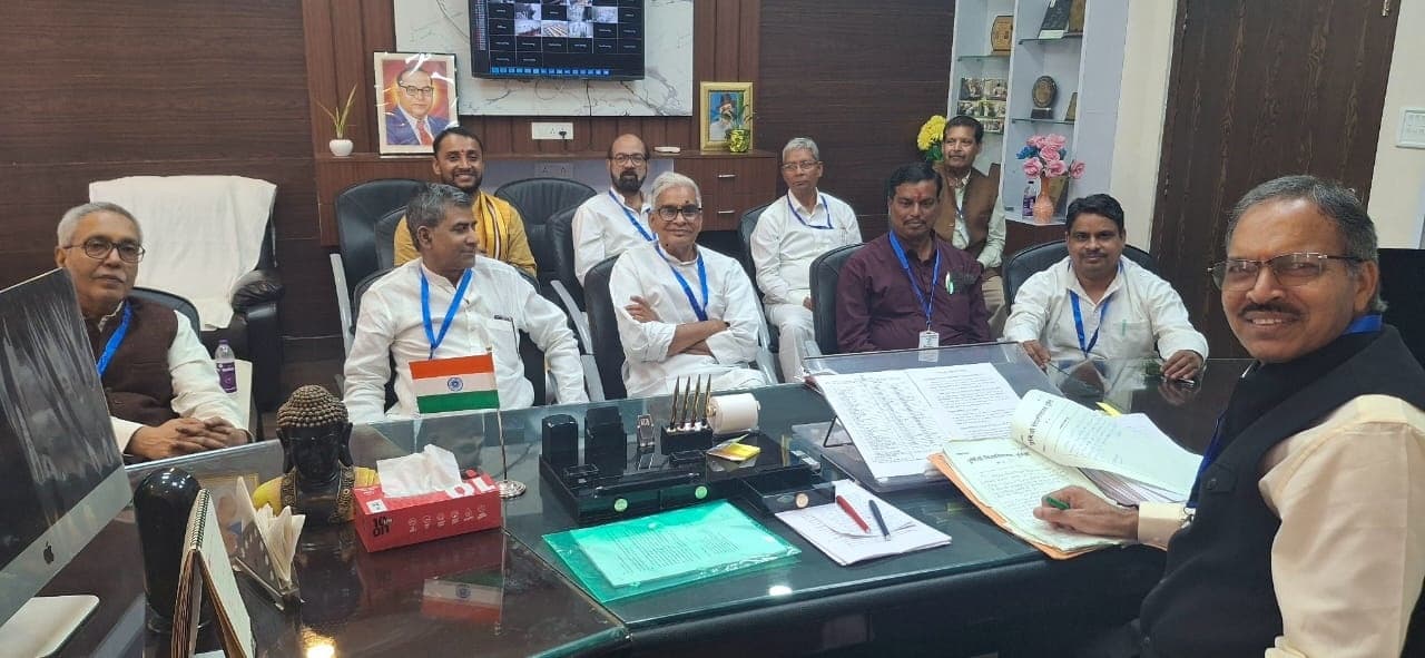 ठाकुरगंज डिग्री कालेज के शिक्षकों के वेतन भुगतान का उठाया मामला