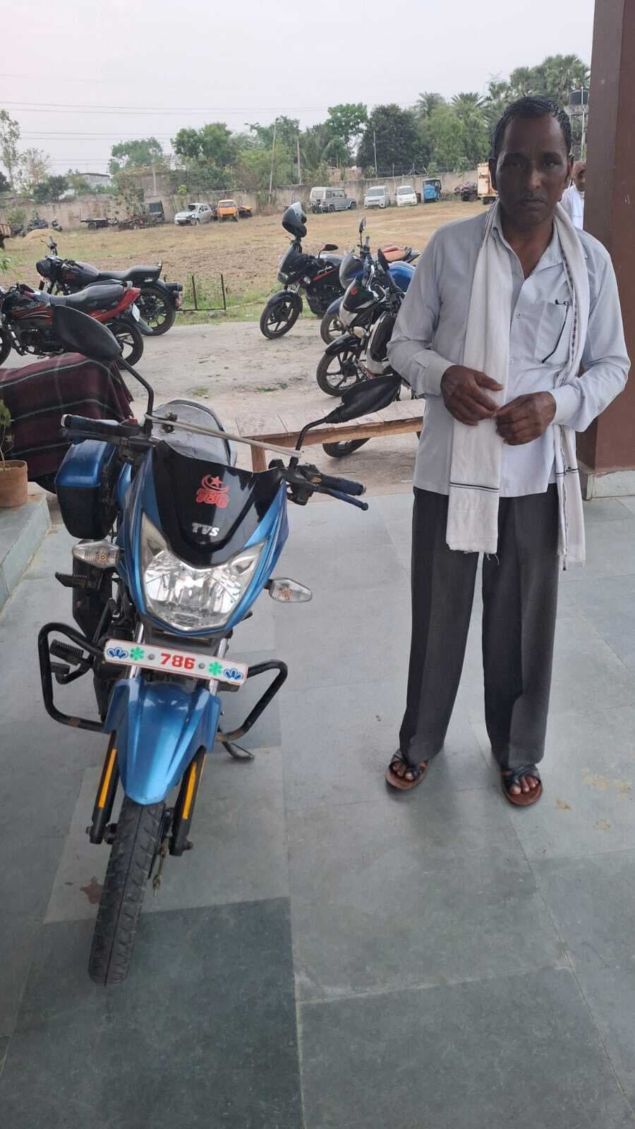 वाहन चेकिंग के दौरान चोरी की बाइक के साथ एक व्यक्ति गिरफ्तार