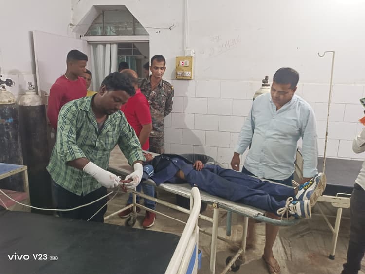 Deoghar news : उर्स मेला में ऑटो से जा रहा था परिवार, बाइक से टक्कर होने पर पलटी गाड़ी, किशोर की मौत