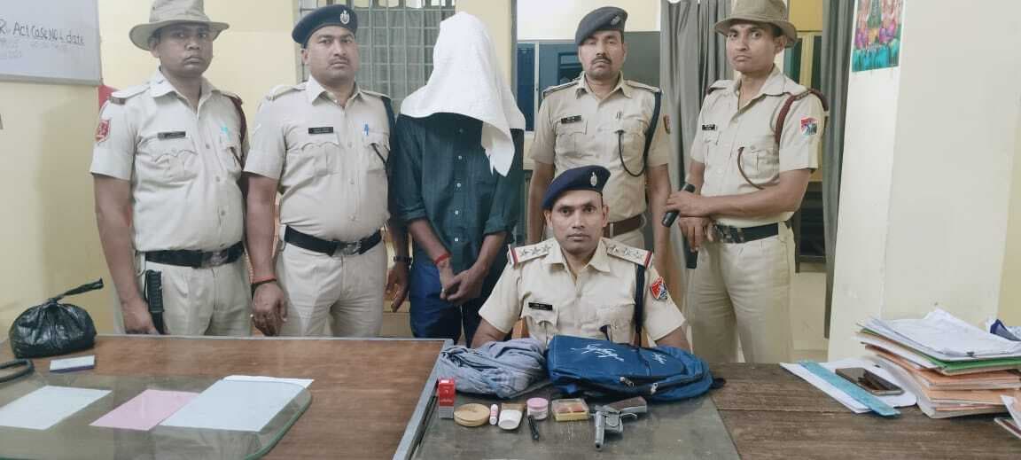 कट्टा के साथ जमालपुर स्टेशन से युवक गिरफ्तार