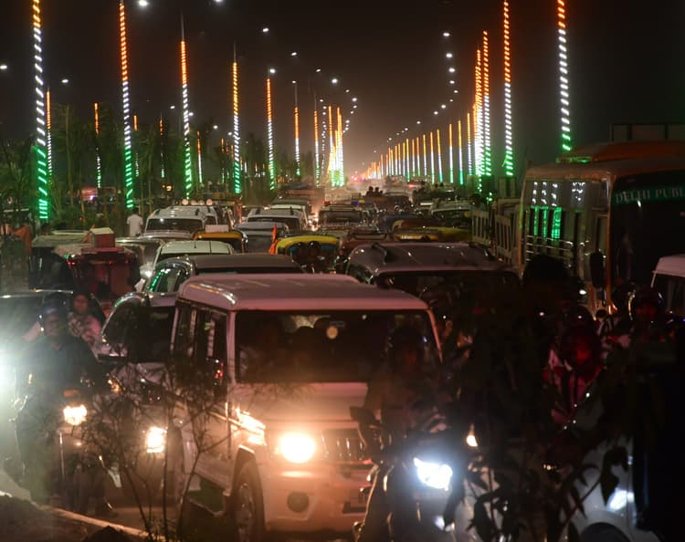 Patna News : गंगा पथ और एनआइटी घाट के पास लगा भीषण जाम, घंटों फंसे रहे छठव्रती और श्रद्धालुलगा भीषण जाम