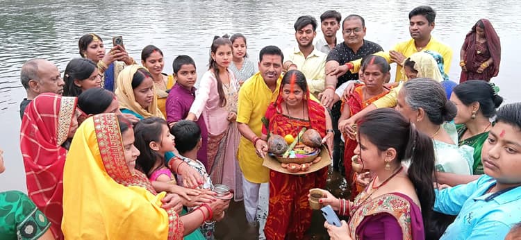 Bokaro News : सुनली अरजिया हमार हे छठी मंईयां...