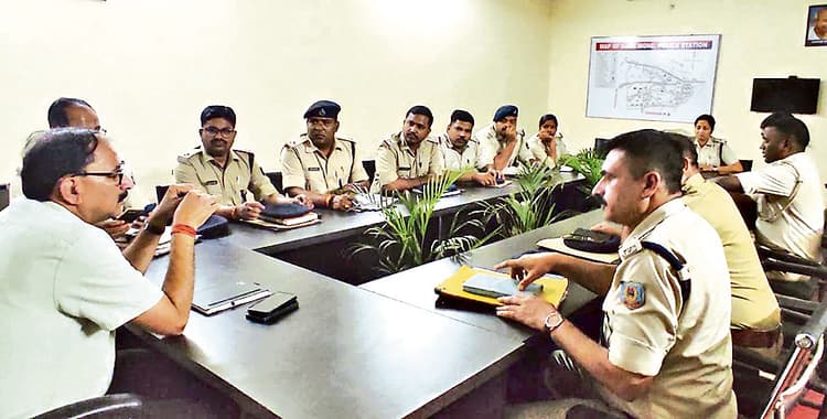 Dhanbad News : रामनवमी को लेकर जिला में बढ़ी विशेष सतर्कता, बढ़ायी गयी सुरक्षा व्यवस्था