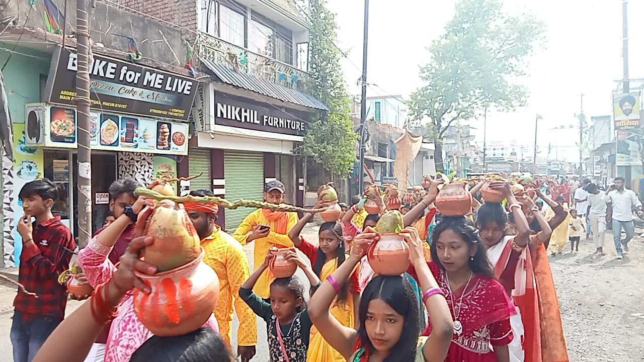 चैती दुर्गापूजा के सप्तमी पर निकाली गयी कलश यात्रा