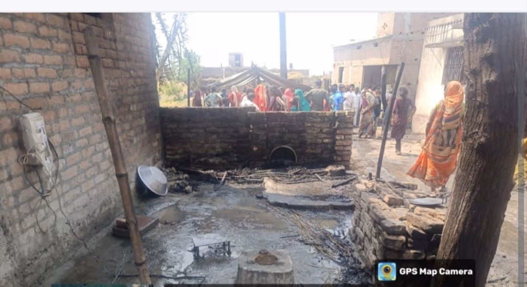 Motihari news: नवादा में आग लगने से छह घर सहित पांच लाख की संपत्ति राख