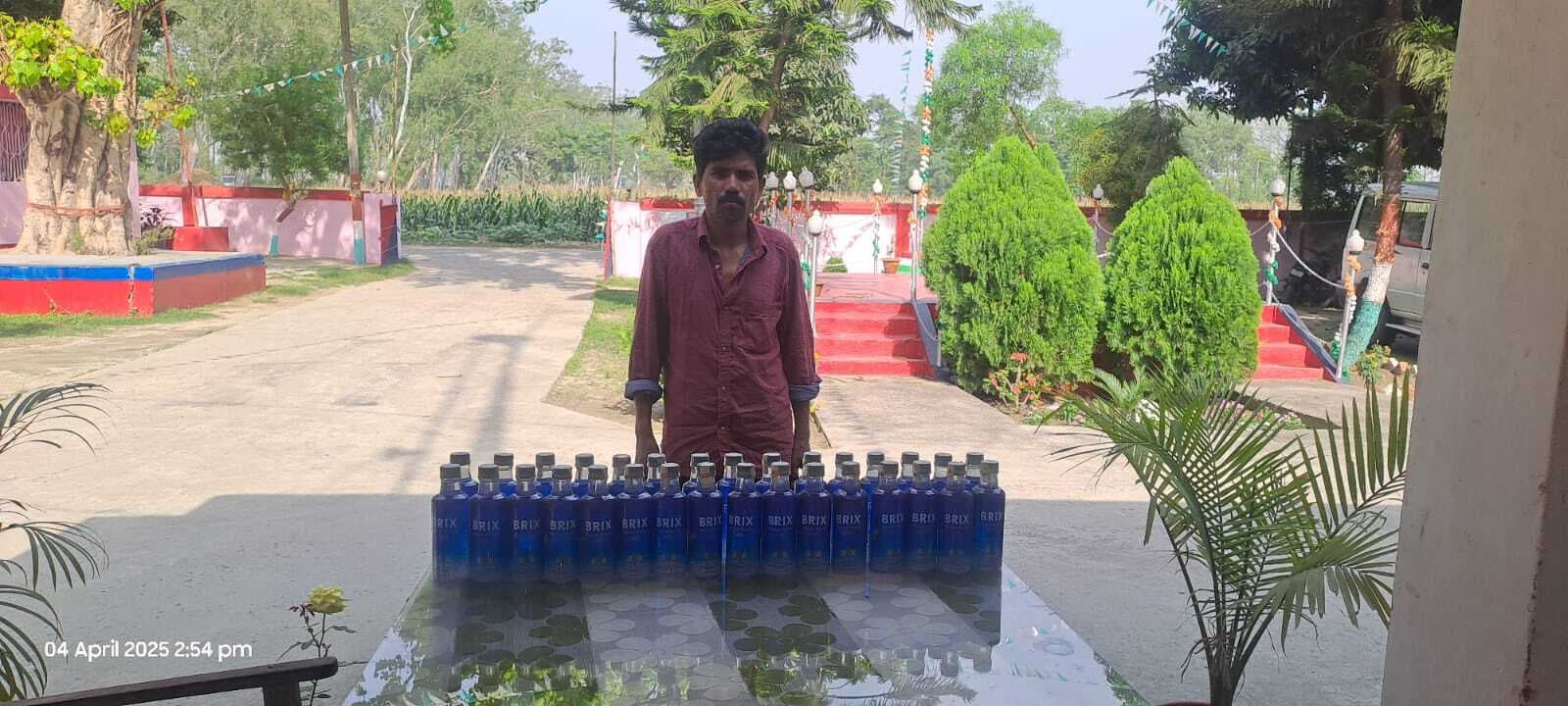 नेपाली शराब के साथ तस्कर गिरफ्तार