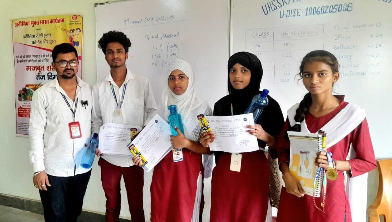 मैट्रिक परीक्षा में बेहतर प्रदर्शन करने वाले छात्र-छात्राएं हुए सम्मानित