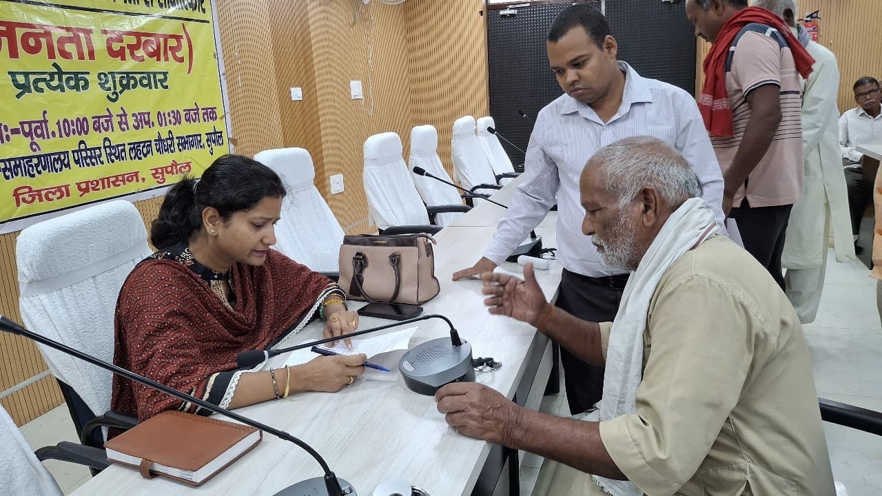 जनता दरबार में 32 मामलों की हुई सुनवाई