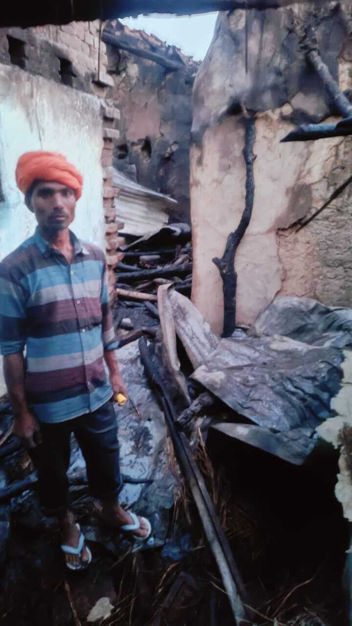 मैगरा के वलीचक गांव में एक घर में लगी आग