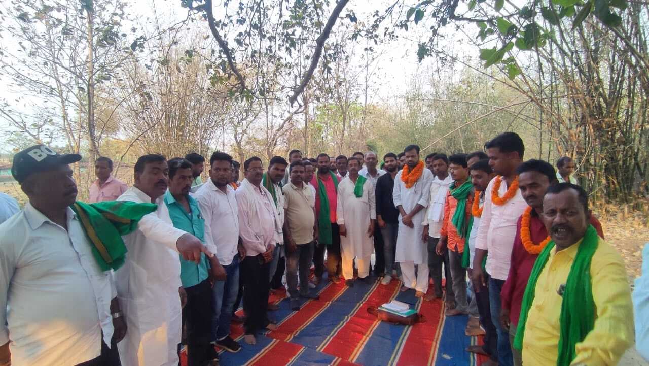 देवीपुर में झामुमो के नवनियुक्त जिलाध्यक्ष व उपाध्यक्ष का हुआ स्वागत