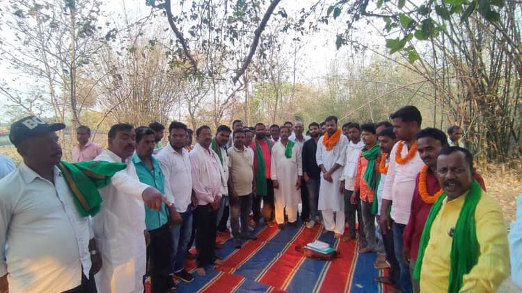 देवीपुर में झामुमो के नवनियुक्त जिलाध्यक्ष व उपाध्यक्ष का हुआ स्वागत