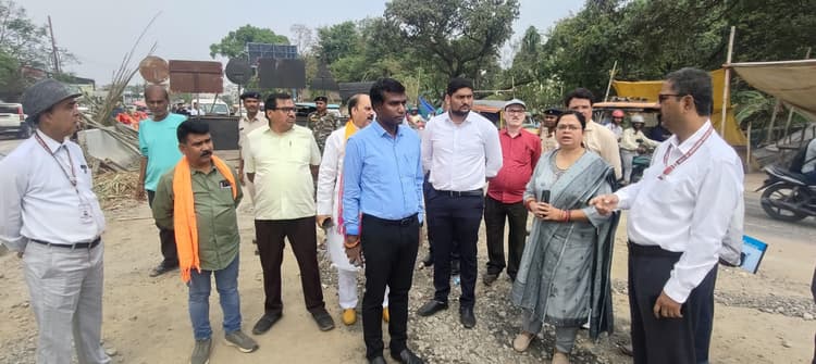 Ranchi News : डीसी ने रामनवमी शोभायात्रा वाले मार्गों का लिया जायजा, मंदिरों का किया भ्रमण