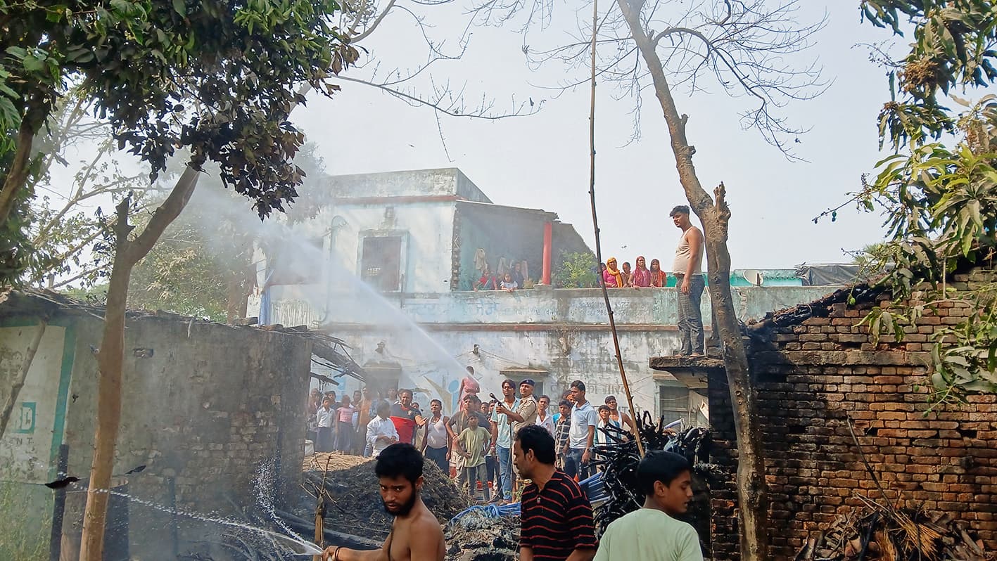 अगलगी में हजारों मूल्य की संपत्ति जलकर हुई राख, घटना बरियारपुर पश्चिमी पंचायत के वार्ड दस की