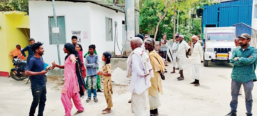 रेलवे लाइन के किनारे संदिग्ध हालात में बरामद हुई युवक की लाश