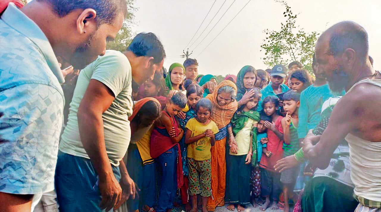 तेज रफ्तार बोलेरो चालक ने बाइक सवार को मारी टक्कर, एक युवक की मौत, दूसरा जख्मी