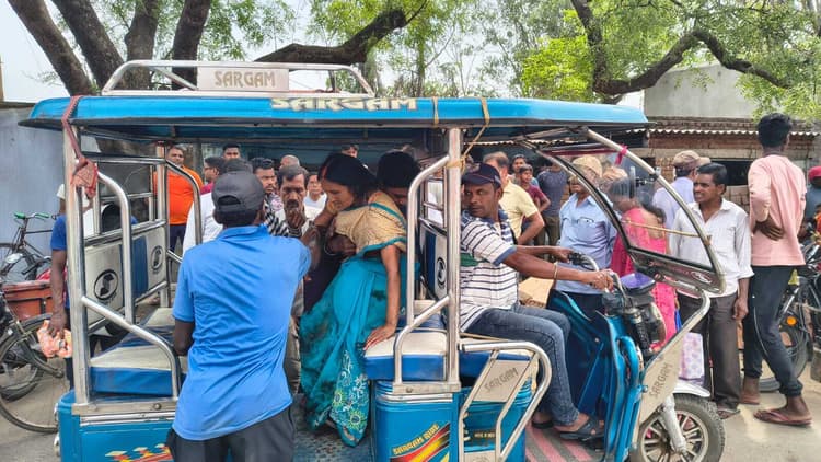 Giridih News : महिला को टोटो ने मारा धक्का, घायल