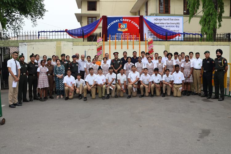 Jamshedpur News : लोयोला स्कूल के विद्यार्थी भी बनेंगे एनसीसी कैडेट, 25 बच्चों से होगी शुरुआत