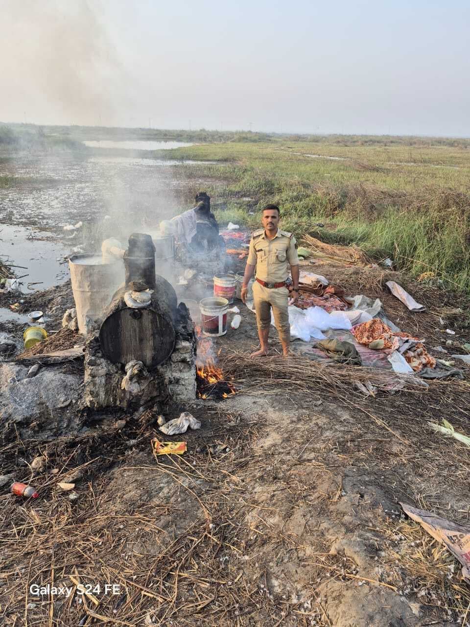 Motihari: आठ शराब भट्ठी ध्वस्त, 738 लीटर शराब बरामद