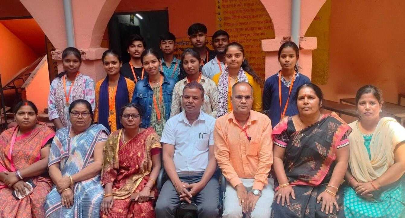 मैट्रिक में अव्वल आनेवाले छात्र-छात्राएं सम्मानित