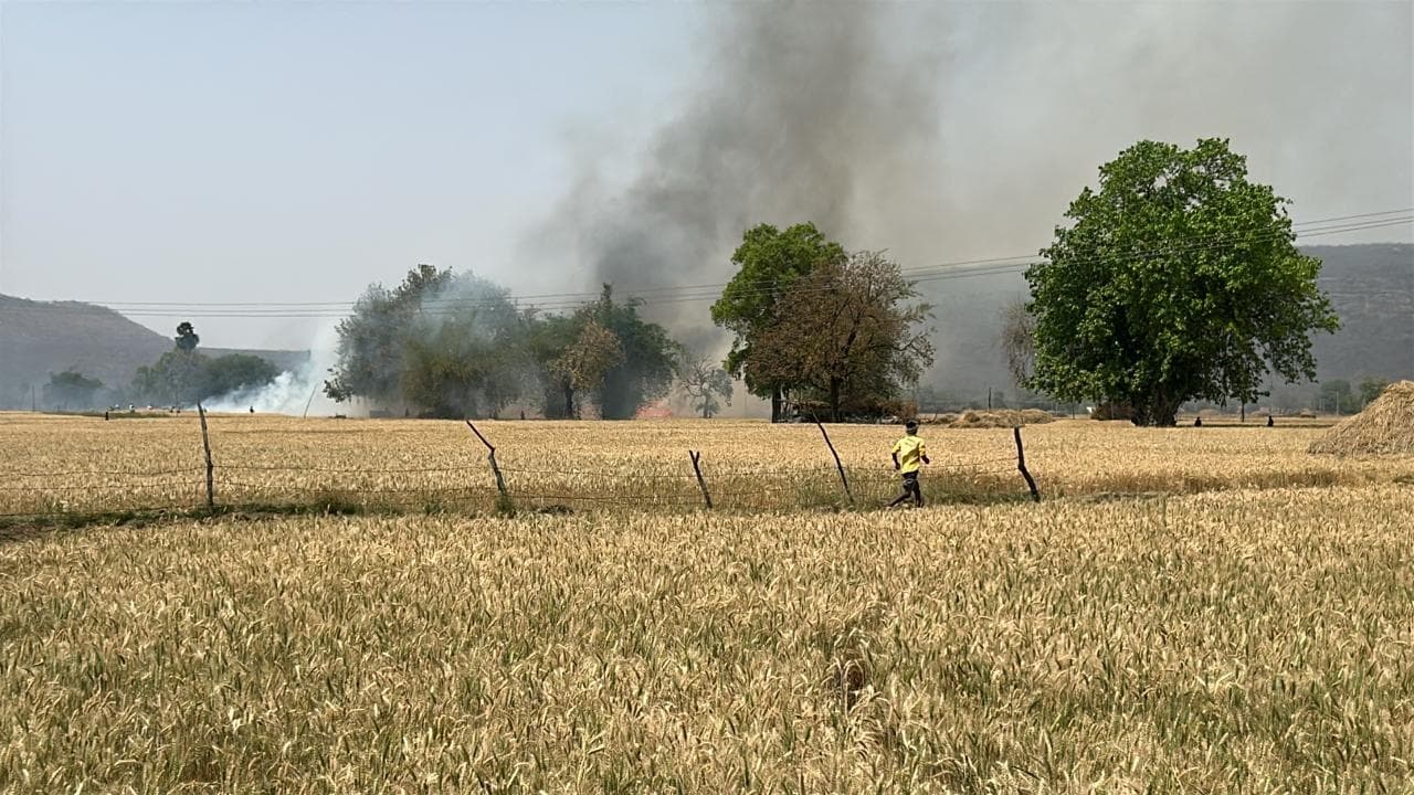 तिलौथू में दमकल की गाड़ी ने पाया आग पर काबू