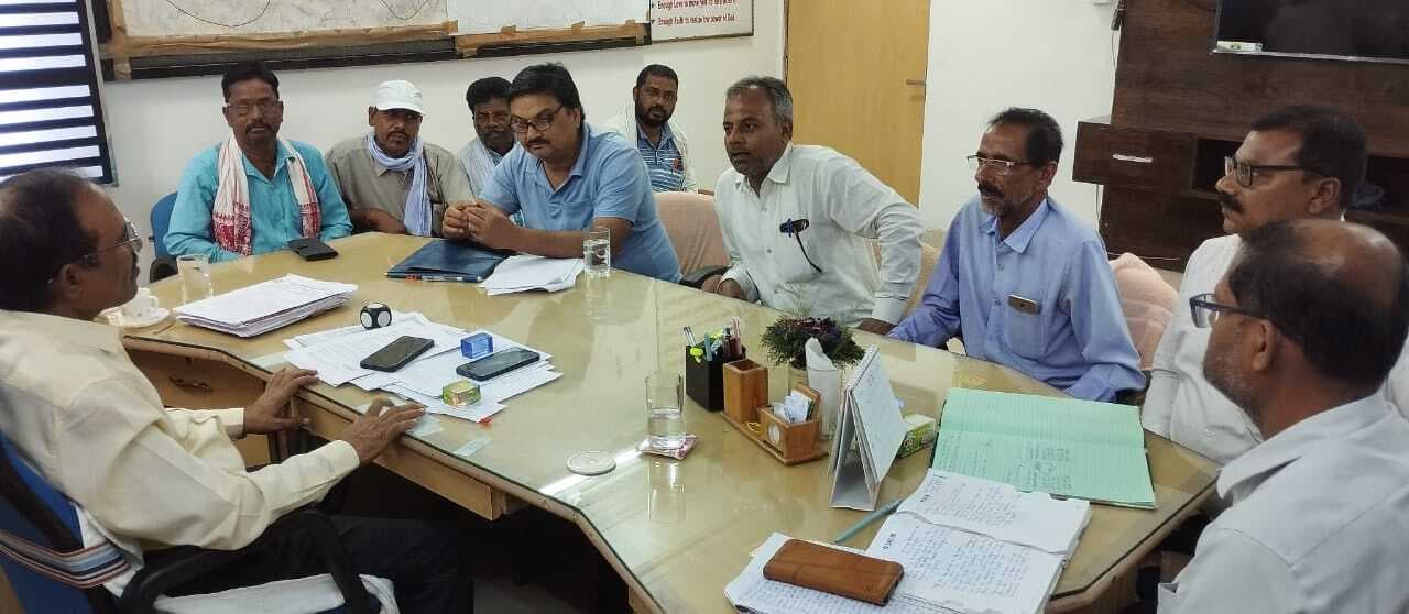 चितरा: मांगों को लेकर आरसीएमएस व प्रबंधन के बीच हुई वार्ता