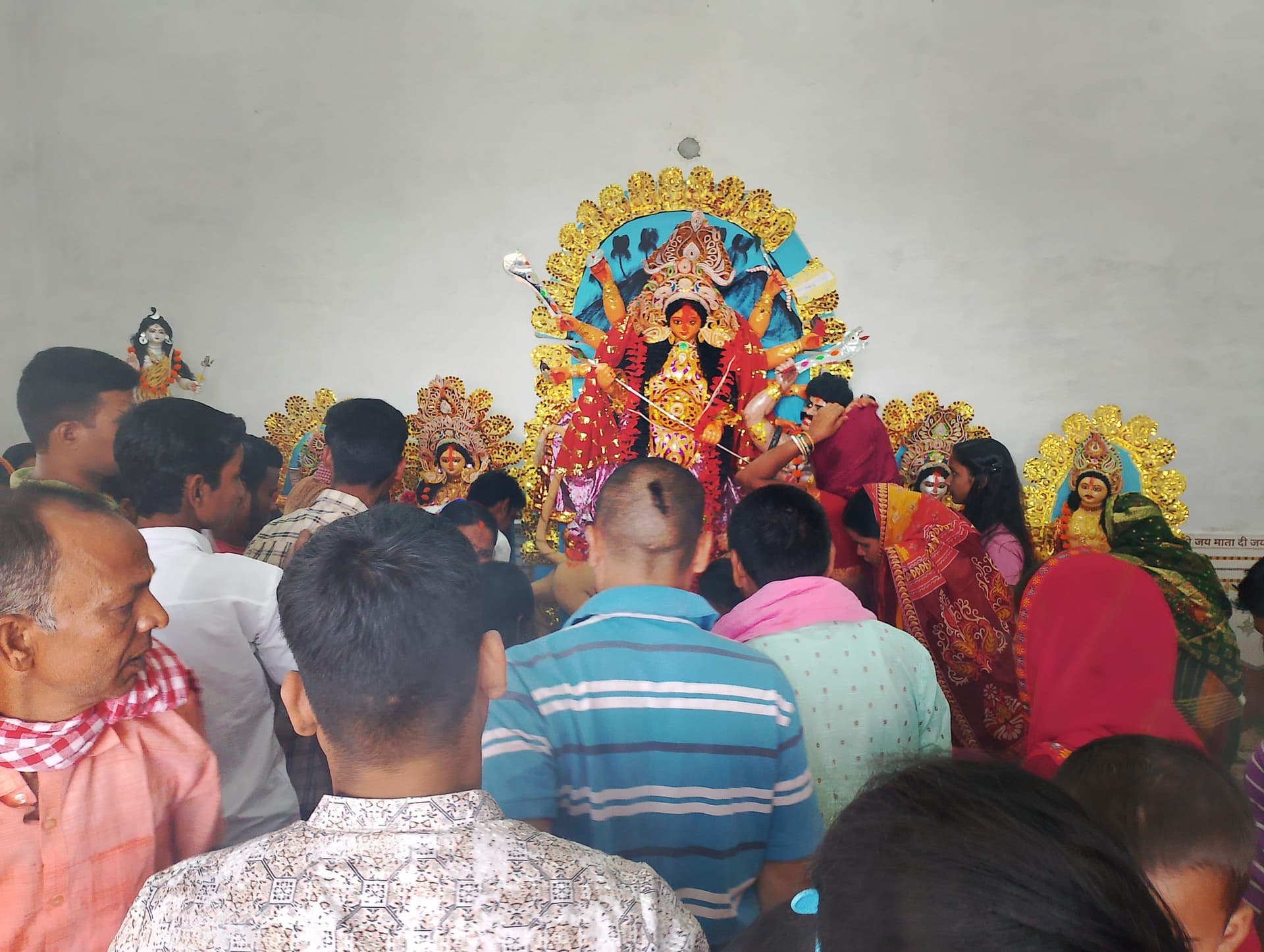 महाष्टमी पर त्रिपुरसुंदरी मंदिर में महागौरी की हुई पूजा-अर्चना, उमड़े श्रद्धालु