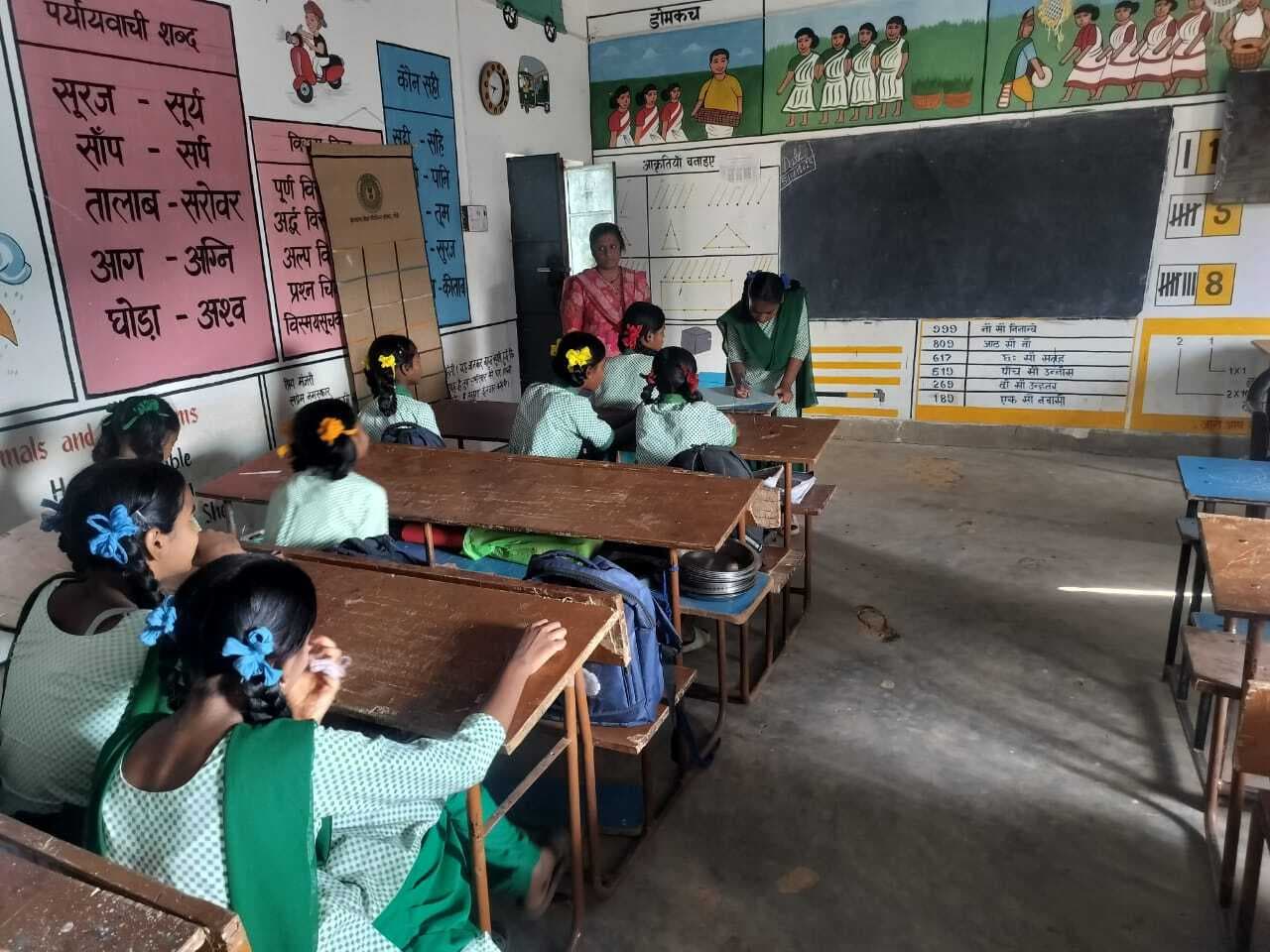 Ranchi news : सरकारी स्कूलों में अब छात्र-छात्राएं ही बनायेंगे बच्चों का अटेंडेंस