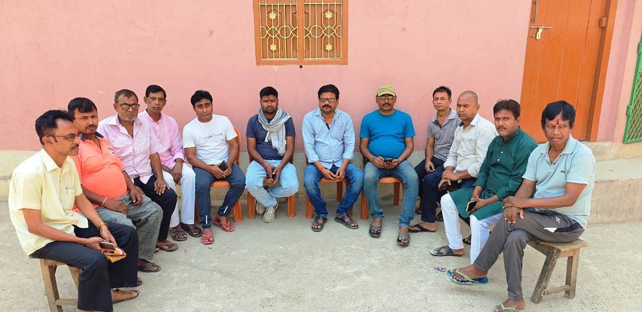 अंचल कार्यालय के कार्य प्रणाली का किया विरोध