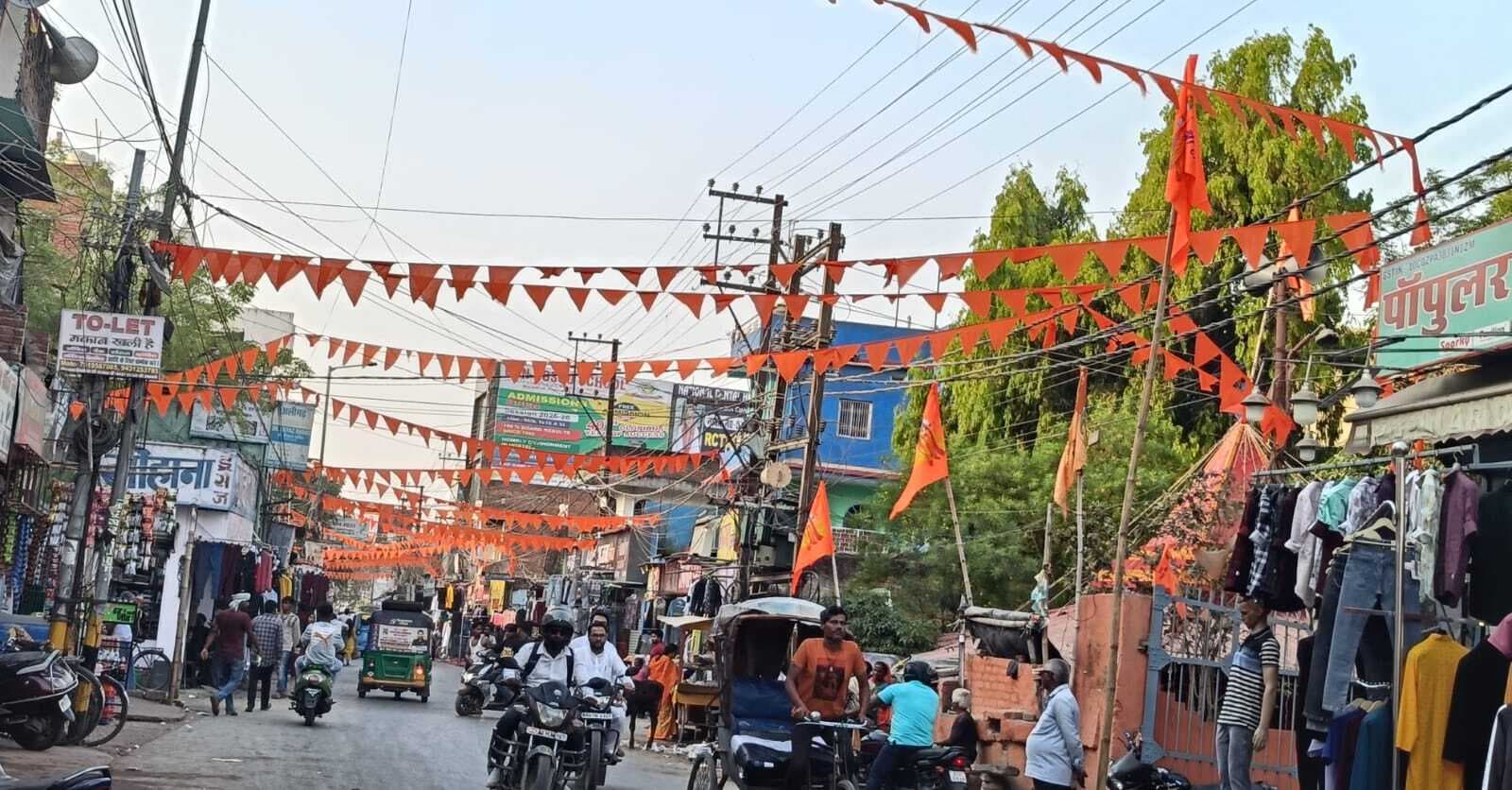 Darbhanga : मिथिला के पाहुन भगवान राम के जन्मोत्सव को लेकर भगवा झंडों से पटा शहर