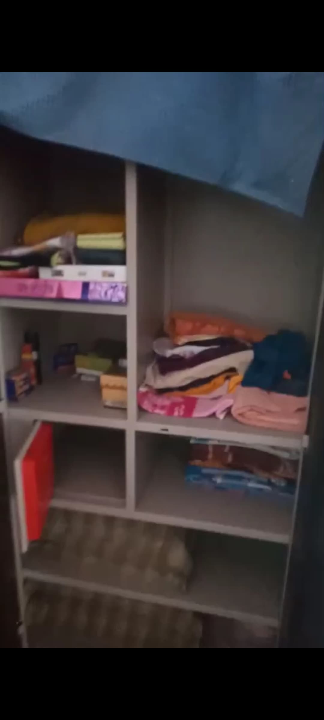 दूनीचक गांव में दो बंद घरों में लाखों की चोरी