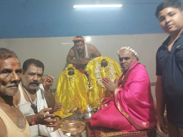 Deoghar News : भगवान राम के जन्मोत्सव पर हुई विशेष पूजा, एक क्विंटल घी से बने हलवा का लगा भोग