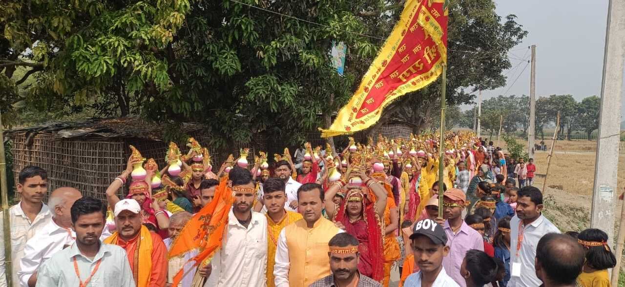 श्रीमद् भागवत ज्ञान यज्ञ को लेकर निकाली गयी शोभायात्रा
