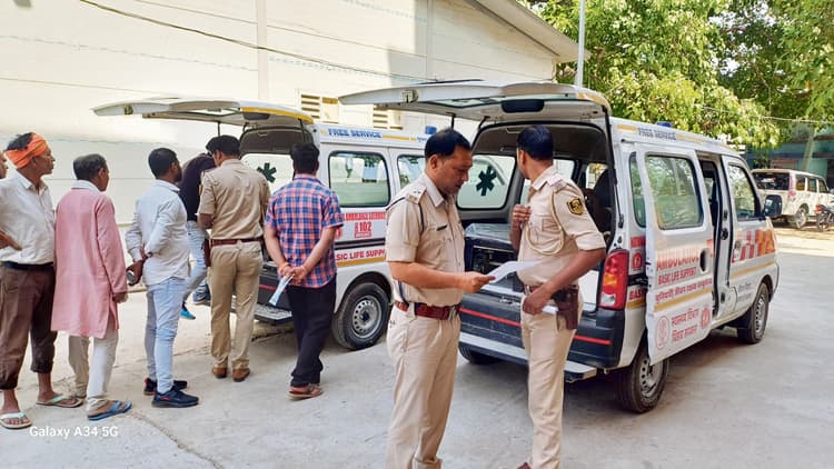 Gopalganj News : मवेशियों से भरे ट्रक को रोककर भीड़ ने चालक व उपचालक को पीटा, दोनों रेफर